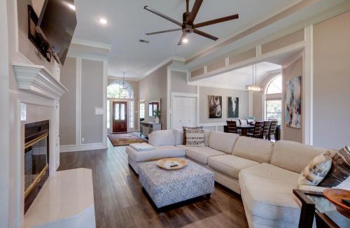 Walden on Lake Conroe House | Grills & Boat Dock: ‘Comfy Cove’ on Lake Conroe