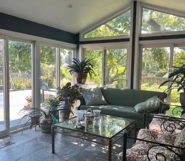 Grimsby Apartment | Grimsby Lakeside Vacation Home