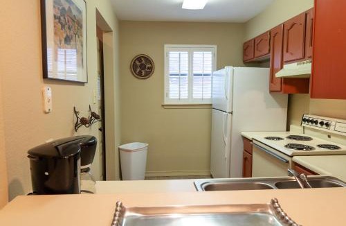 Ruidoso House | Grisham's View Condo: Central Condo with a Golf Course View!