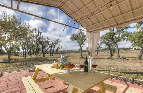 Comfort House | Grit-N-Glitter | Peaceful Setting | Grill-Firepit!