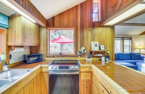 Whitefish Cottage | 'griz Den' Cabin w/2 King Beds Near Glacier!