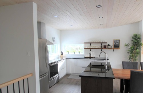 Baie-St-Paul Ski Chalet | Grizzly de Charlevoix 5: Hot Tub, Scenic Views