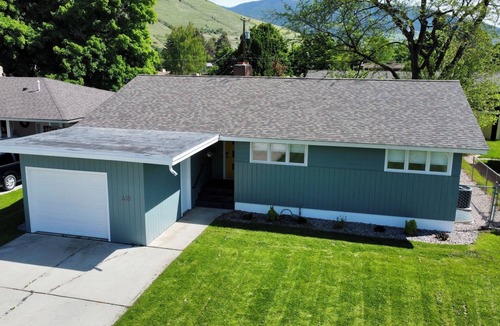 University District House | Grizzly Getaway