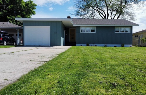 University District House | Grizzly Getaway