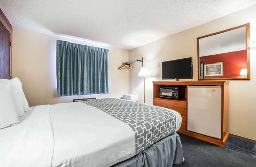 Evanston Hotel | Grizzly Inn