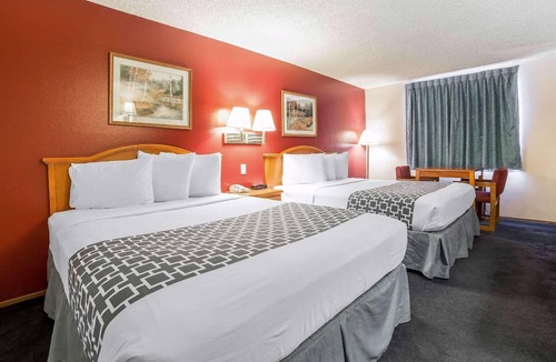 Evanston Hotel | Grizzly Inn