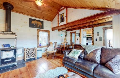 North Troy House | Grizzly Pines