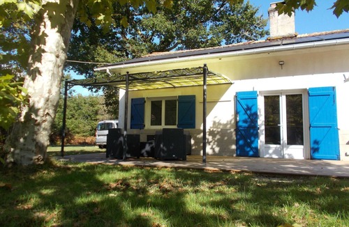 Mezos House | Großes Ferienhaus in Mézos mit Großer Terrasse by Interhome
