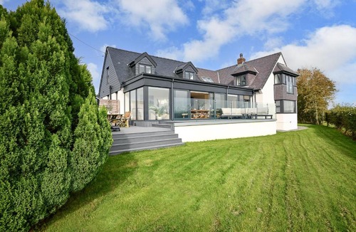 Llanfairpwllgwyngyll House | Groeslon