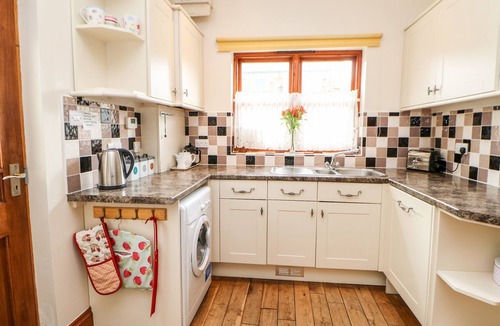 Masham Cottage | GROMIT COTTAGE, pet friendly, with open fire in Masham
