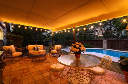 Universal City House | Groovy - A Birdy Vacation Rental