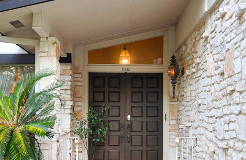 Universal City House | Groovy - A Birdy Vacation Rental