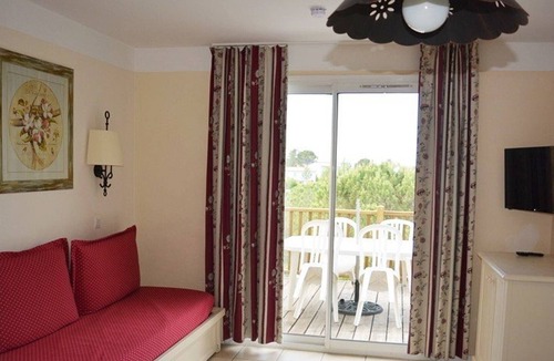 Rouret House | Grospierres holiday home, 2 bedrooms, 6 people
