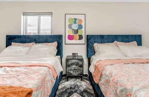 Grosse Pointe Apartment | Grosse Pointe 3 bedroom upper flat.