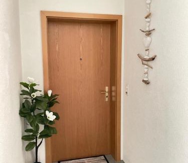 Galgenen Apartment | Grosse Terrasse mit Privatsphäre & Aussendusche