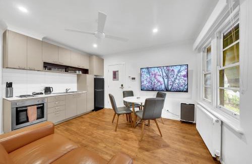 Richmond North Apartment | Grosvenor 3121 Richmond