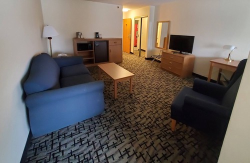 Groton Hotel | Groton Inn and Suites