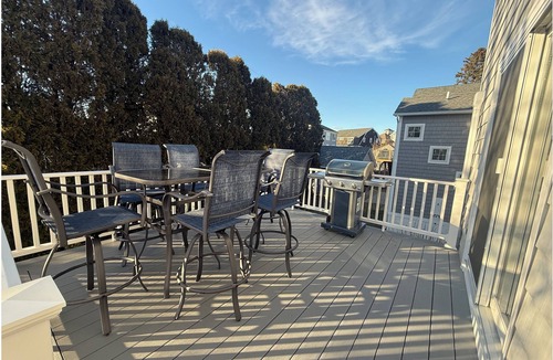 Groton Long Point House | Groton Long Point 3BR Walk to Private Beaches Near Mystic & USCG Academy