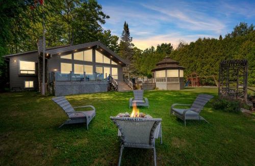 Tobermory House | Grotto Escape Unwind at Cameron Lakehouse
