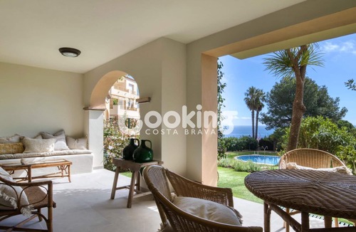 Sant Feliu de Guixols Apartment | GROUND FLOOR WITH TERRACE FOR 4 PEOPLE WITH SEA VIEWS AND AT THE FOOT OF THE POO