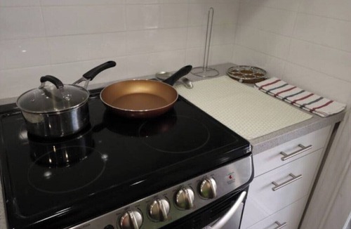 Thornhill Apartment | Ground floor 2 bedroom with backyard good layout