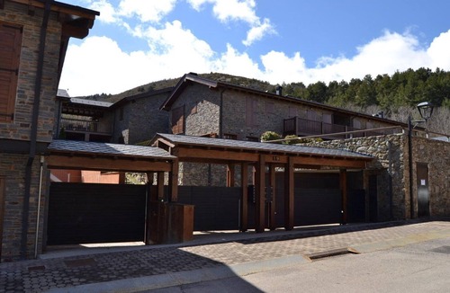 Queixans Apartment | Ground Floor 3 rooms Pool, Fireplace, Garden & Wi-Fi