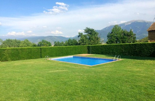 Olopte Apartment | Ground Floor 3 rooms Pool, Fireplace, Private Garden & Views