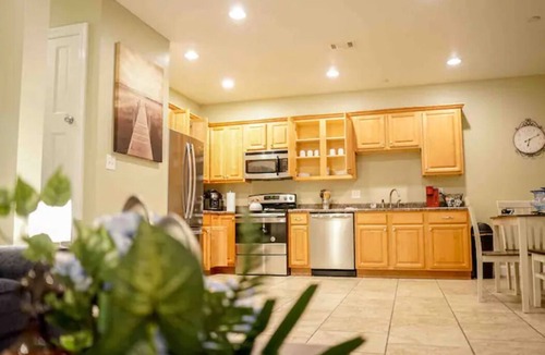 Kreole Apartment | Ground Floor, 3BR, Sleeps 8, WD, Gulf Coast MS
