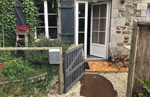 Boucey Apartment | Ground floor and terrace 10 km from Mont st Michel