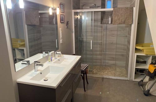 Boucey Apartment | Ground floor and terrace 10 km from Mont st Michel