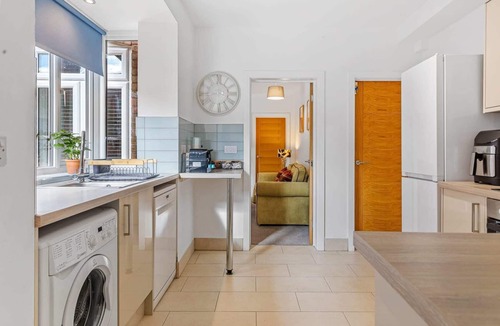 Loughborough Apartment | Ground Floor Apartment with Courtyard