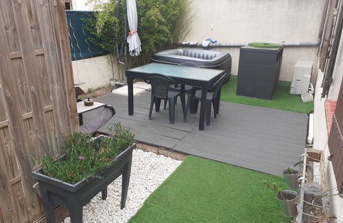 Aigues-Mortes Apartment | Ground floor apartment 90m2 with jacuzzi