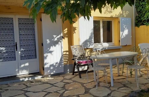 Valras-Plage Apartment | Ground floor apartment in villa, seafront, beachfront.