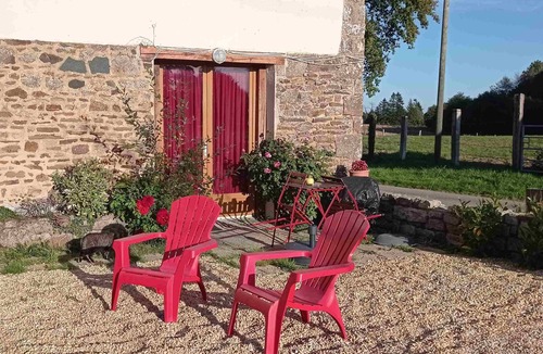 Mantilly Apartment | Ground floor apartment with heated pool & private jacuzzi, 3 star rated