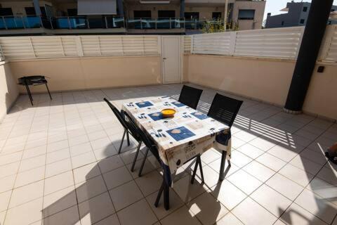 Vinaros Apartment | Ground floor apartment on the seafront with pool