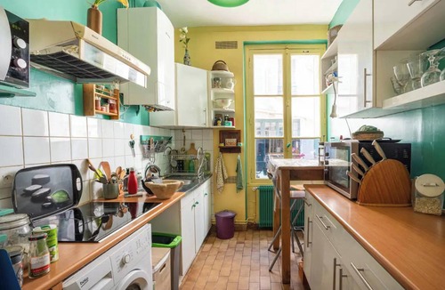 Quartier des Grandes-Carrieres Apartment | Ground floor apartment with private courtyard