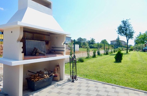 Skatari House | Ground Floor Apartments With Spacious Backyard