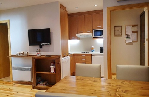 Err Apartment | Ground Floor Apt 2 Bed Private 90m2 Garden, Fireplace & Wi-Fi
