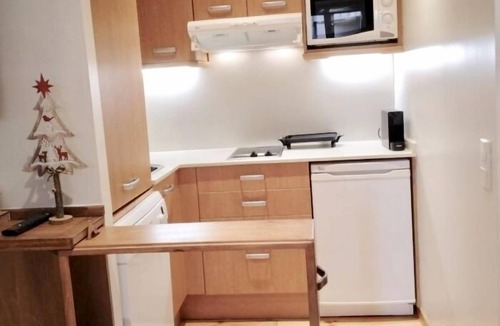 Err Apartment | Ground Floor Apt 2 Bed Private 90m2 Garden, Fireplace & Wi-Fi