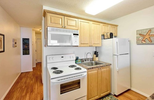 Lincoln City Condo | Ground Floor Beachfront Condo Suite - Sleeps 4 - Pool Access!