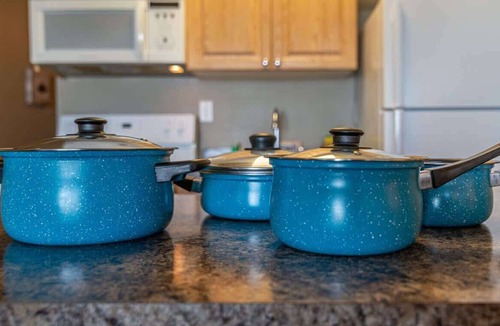 Lincoln City Condo | Ground Floor Beachfront Condo Suite - Sleeps 4 - Pool Access!