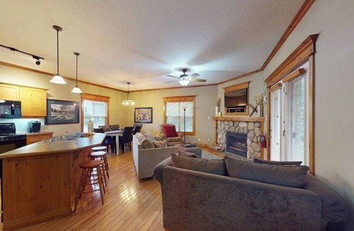 The Blue Mountains Condo | Ground floor, comfortable dog-friendly condo w/high-speed WiFi & shared pool