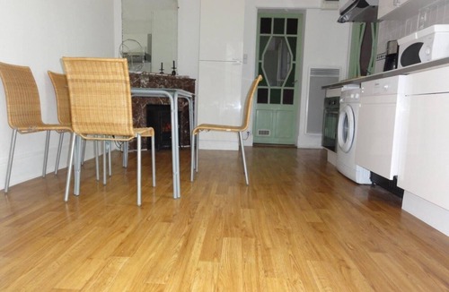 Chateau de l'Hers Apartment | Ground floor charming "arts déco" house 2 bedrooms, living room, kitchen, large garden