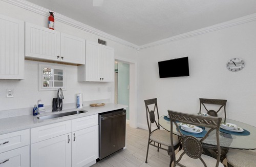 Bay Esplanade Condo | 🌴 Ground Floor Condo @ Clearwater Beach Suites | Steps to Sand Heated Pool ➠ CBS 102