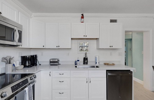 Bay Esplanade Condo | 🌴 Ground Floor Condo @ Clearwater Beach Suites | Steps to Sand Heated Pool ➠ CBS 102