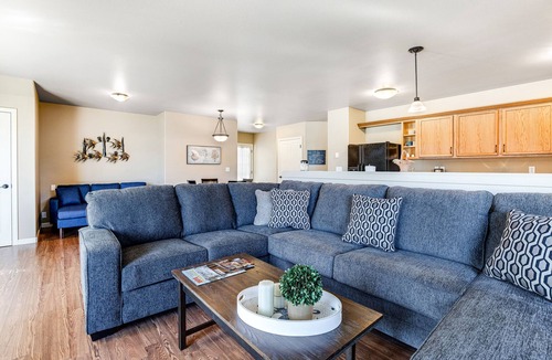 Dunes City Apartment | Ground floor condo with fast WiFi, patio, full kitchen, & private washer/dyer