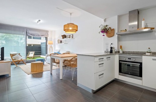 Roques Daurades Apartment | Ground floor with private garden 1min beach