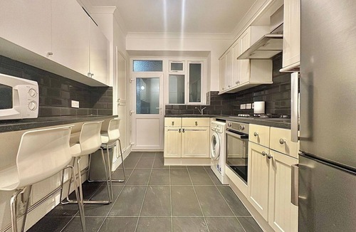 Frognal and Fitzjohns Apartment | Ground floor Finchley Flat