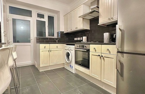 Frognal and Fitzjohns Apartment | Ground floor Finchley Flat