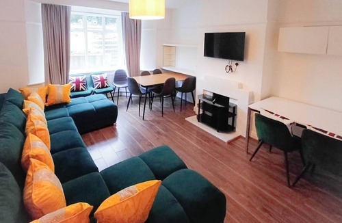 Frognal and Fitzjohns Apartment | Ground floor Finchley Flat